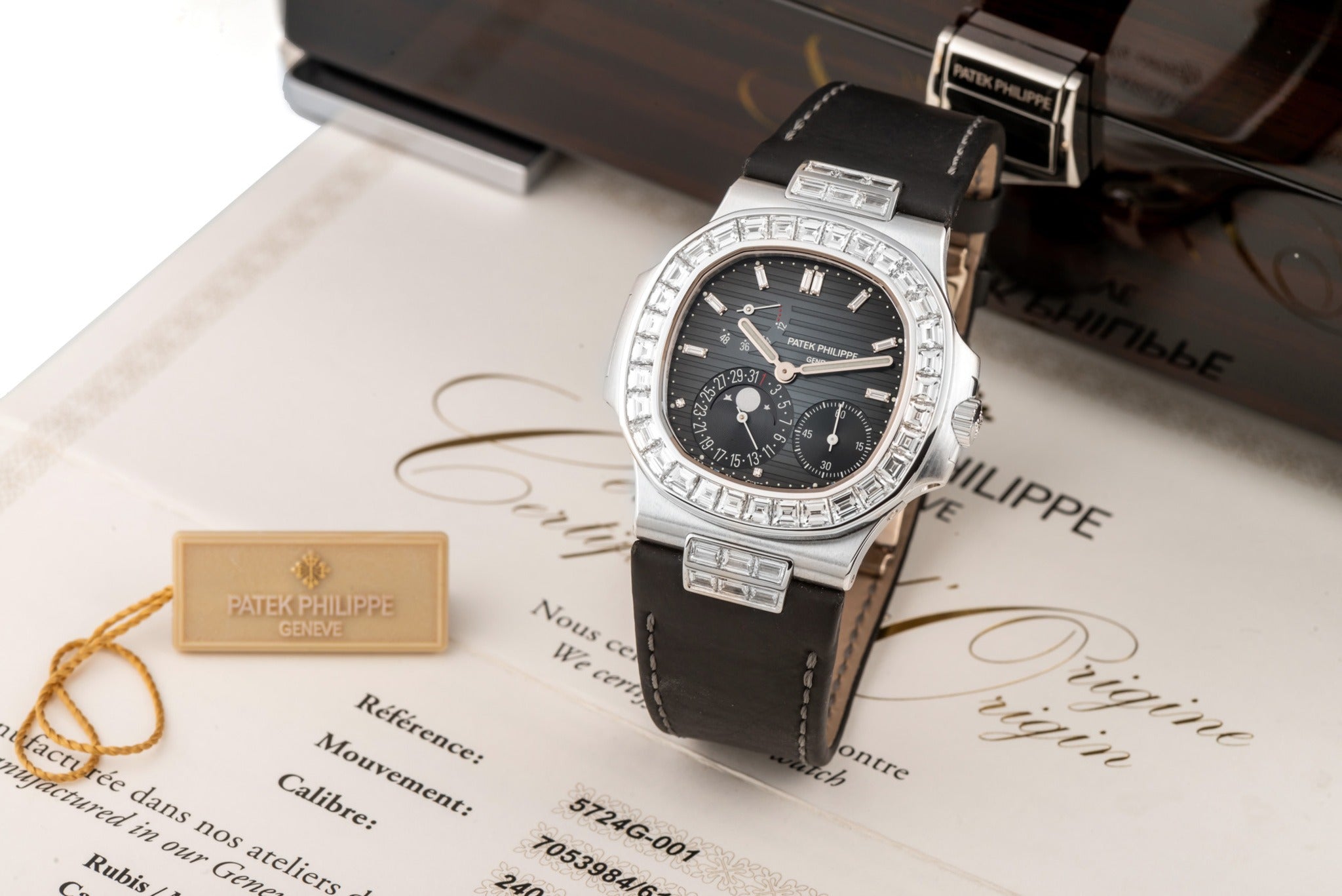 Patek Philippe Nautilus Ref. 5724 — Oro Blanco con Diamantes Baguette
