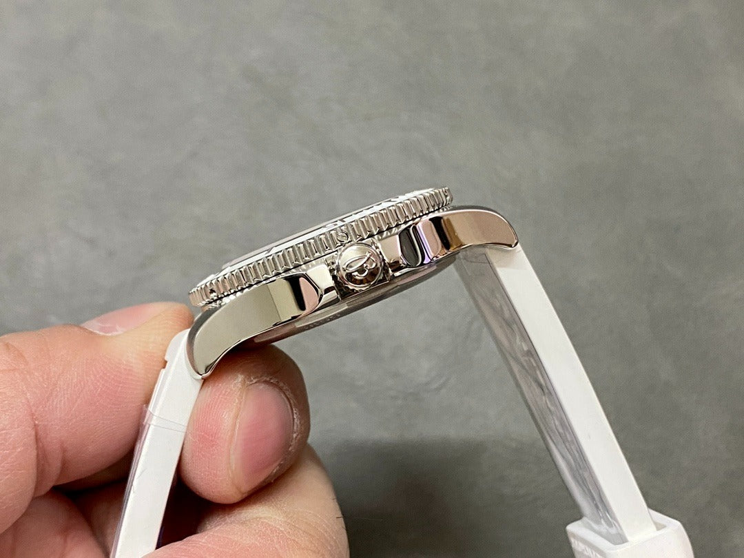 Breitling Superocean 36 Automatic A17316D21A1S1