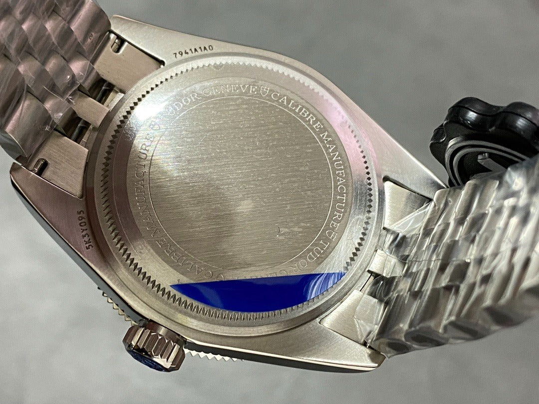 Tudor Black Bay / Steel / 41.0 mm / Box&Papers / M7941A1A0RU-0001