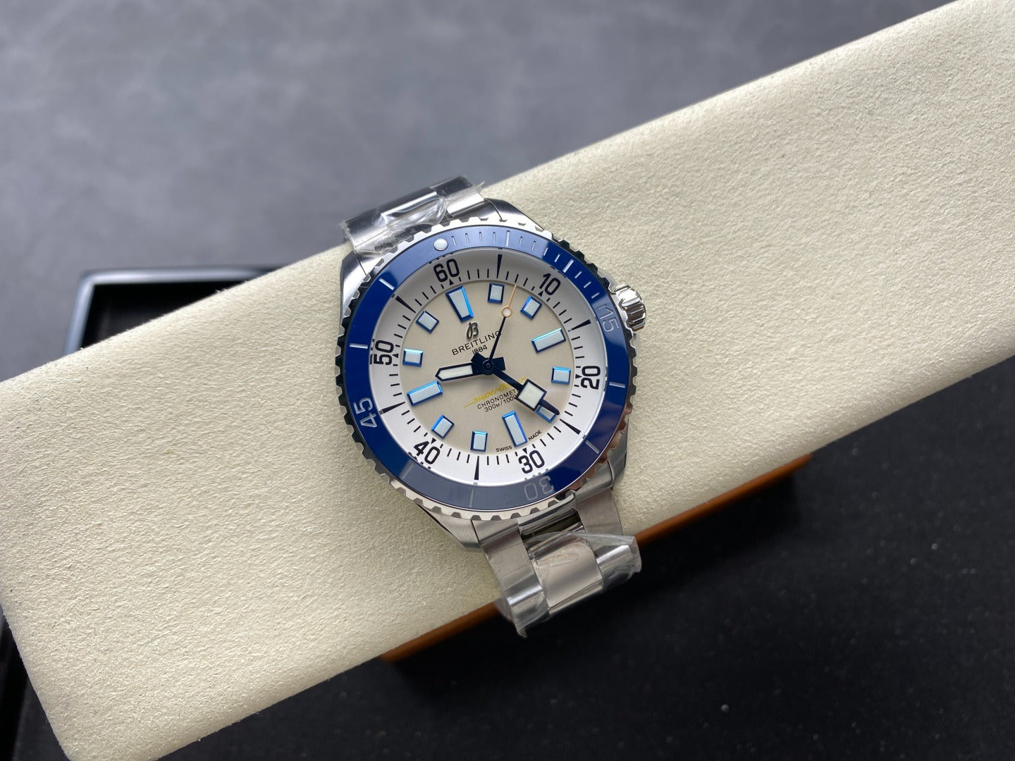 Breitling Superocean Automatic 42 A17375E71G1A1