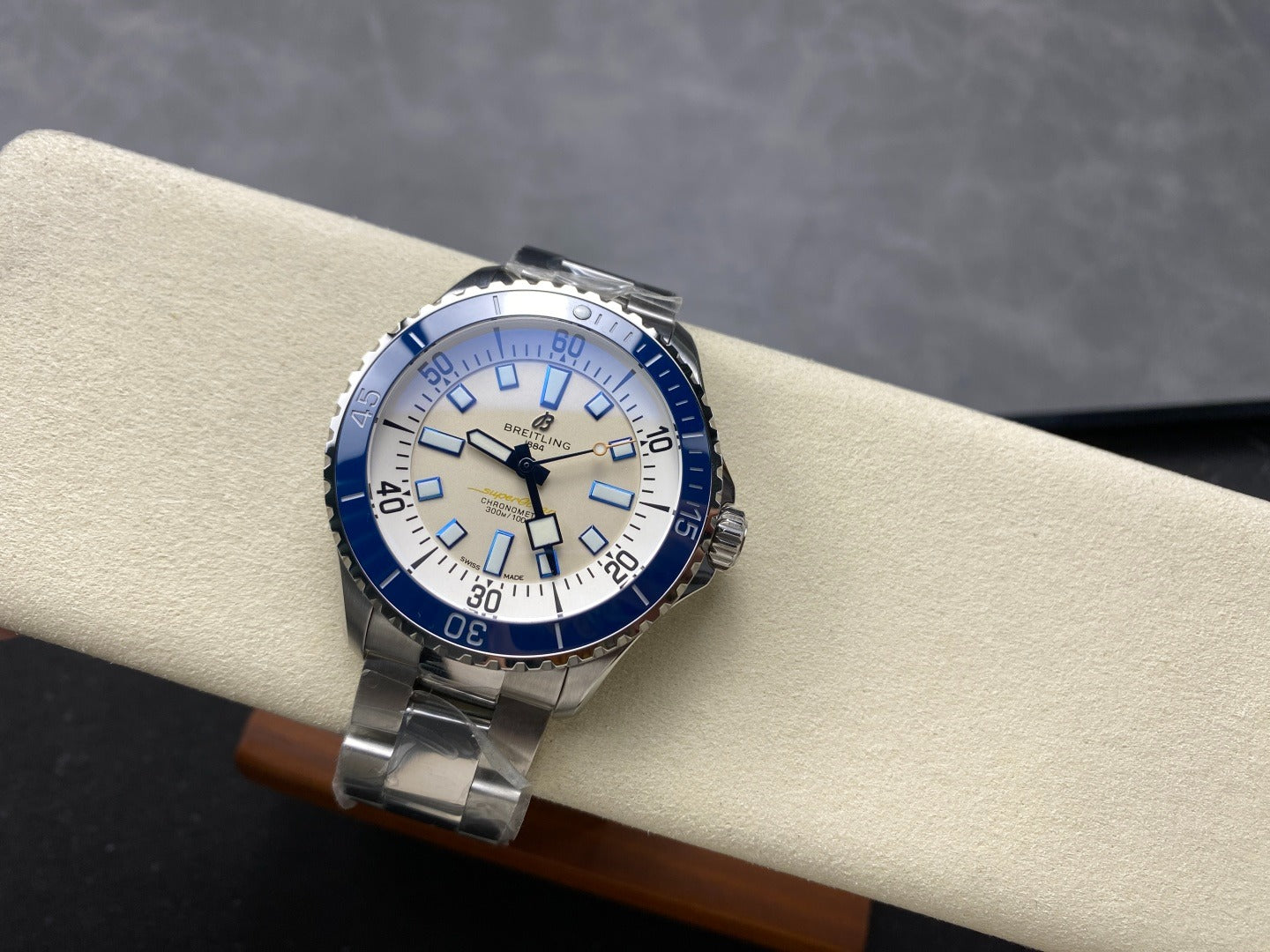 Breitling Superocean Automatic 42 A17375E71G1A1