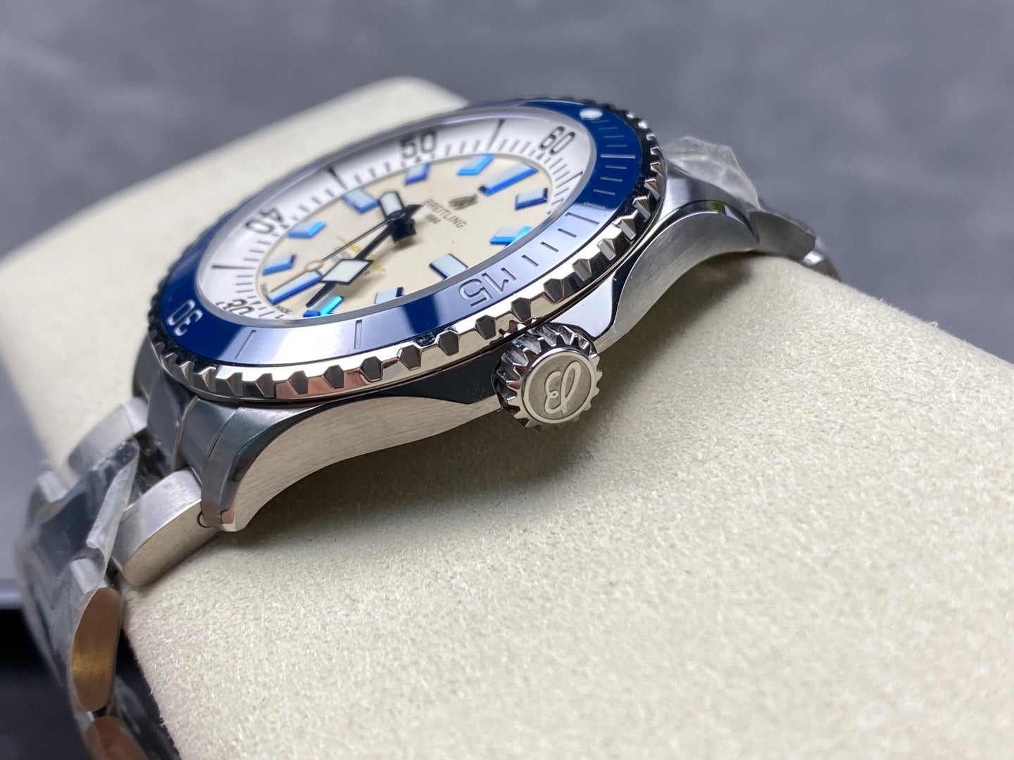 Breitling Superocean Automatic 42 A17375E71G1A1