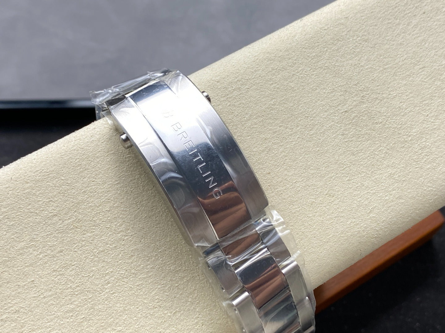 Breitling Superocean Automatic 42 A17375E71G1A1