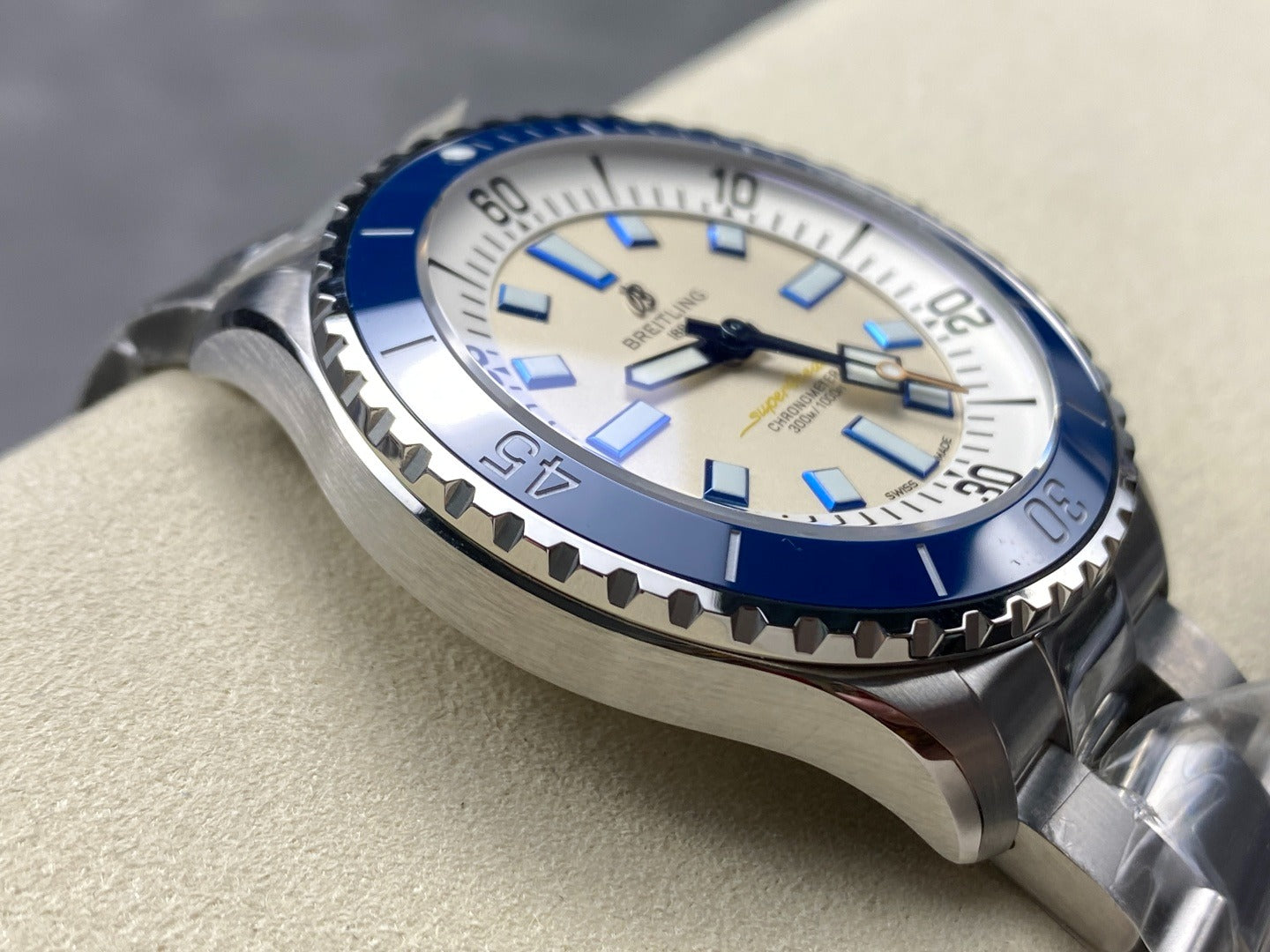 Breitling Superocean Automatic 42 A17375E71G1A1