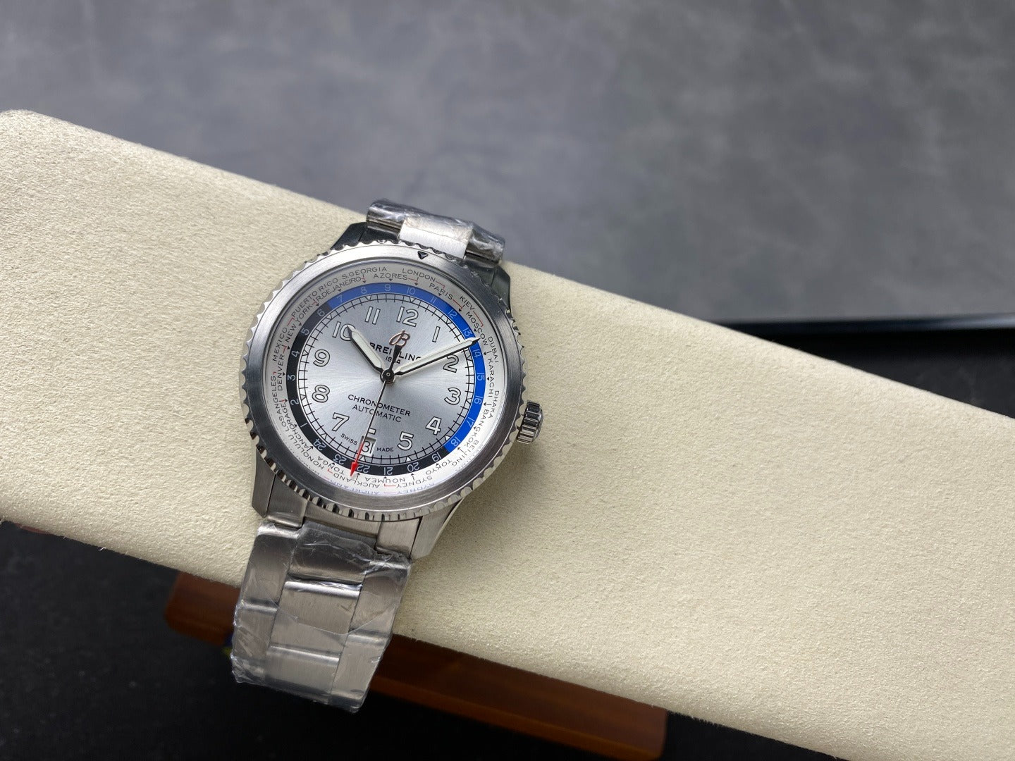 Breitling Aviator 8 B35 Unitime 43 AB3521U01/G1A1