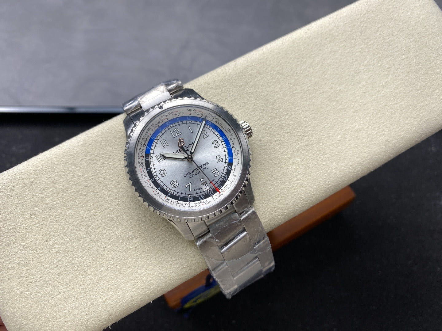 Breitling Aviator 8 B35 Unitime 43 AB3521U01/G1A1