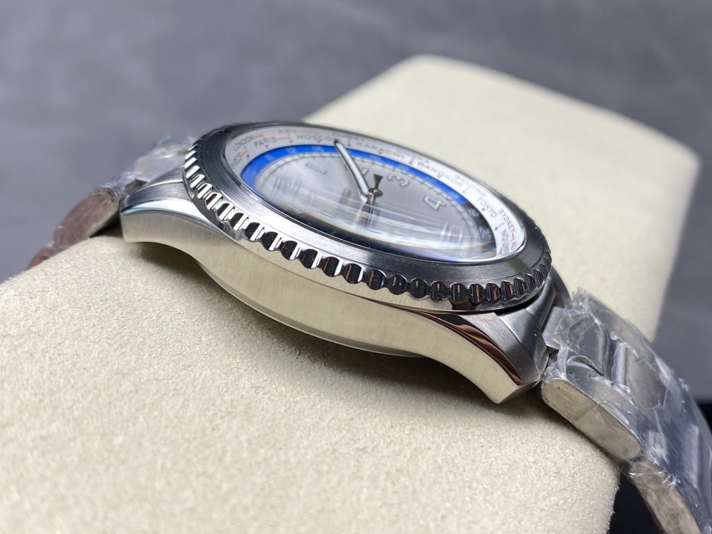 Breitling Aviator 8 B35 Unitime 43 AB3521U01/G1A1