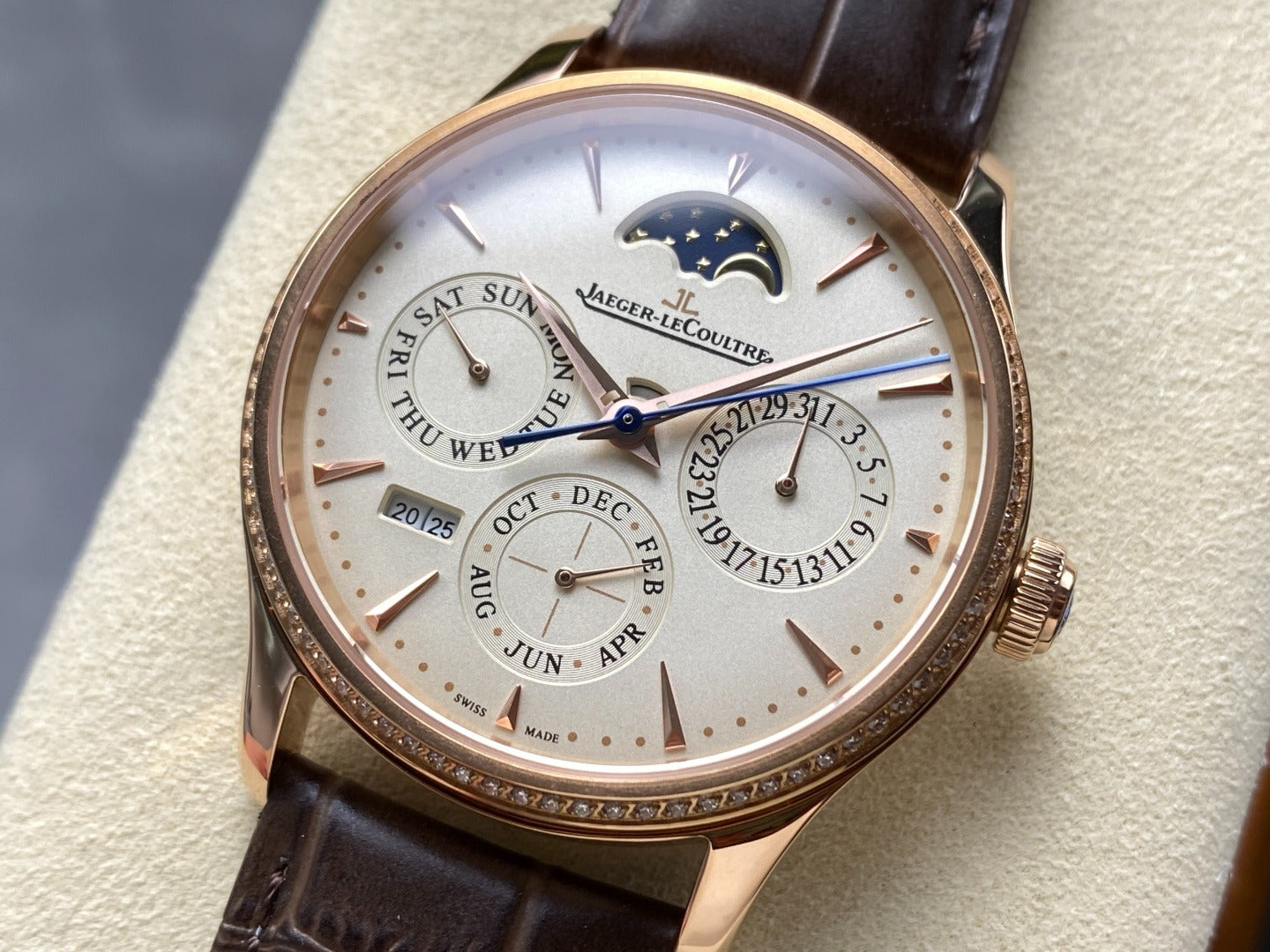 Jaeger-LeCoultre Master Ultra Thin Perpetual