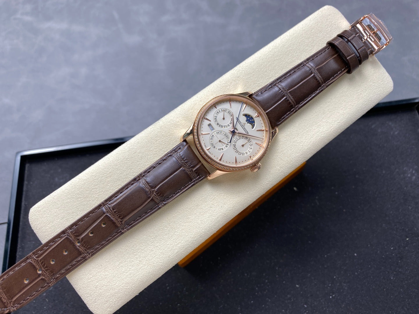 Jaeger-LeCoultre Master Ultra Thin Perpetual