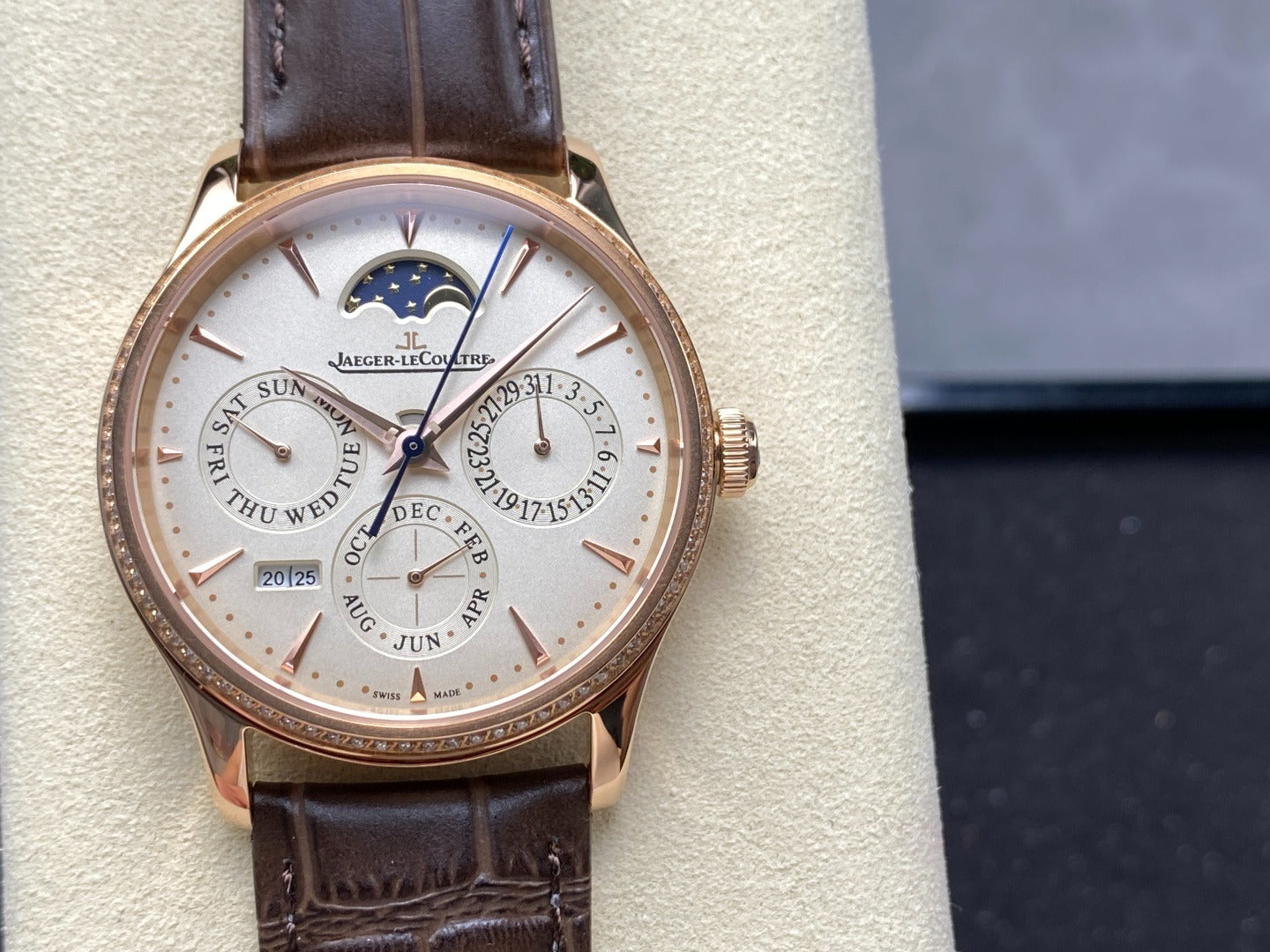 Jaeger-LeCoultre Master Ultra Thin Perpetual