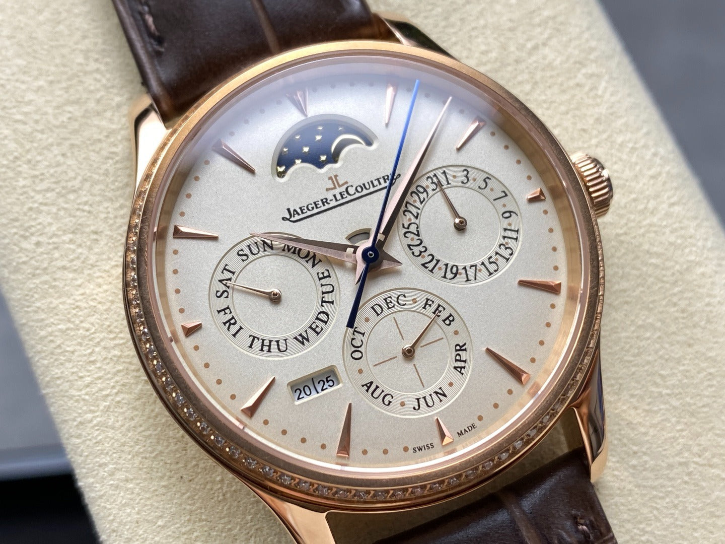 Jaeger-LeCoultre Master Ultra Thin Perpetual