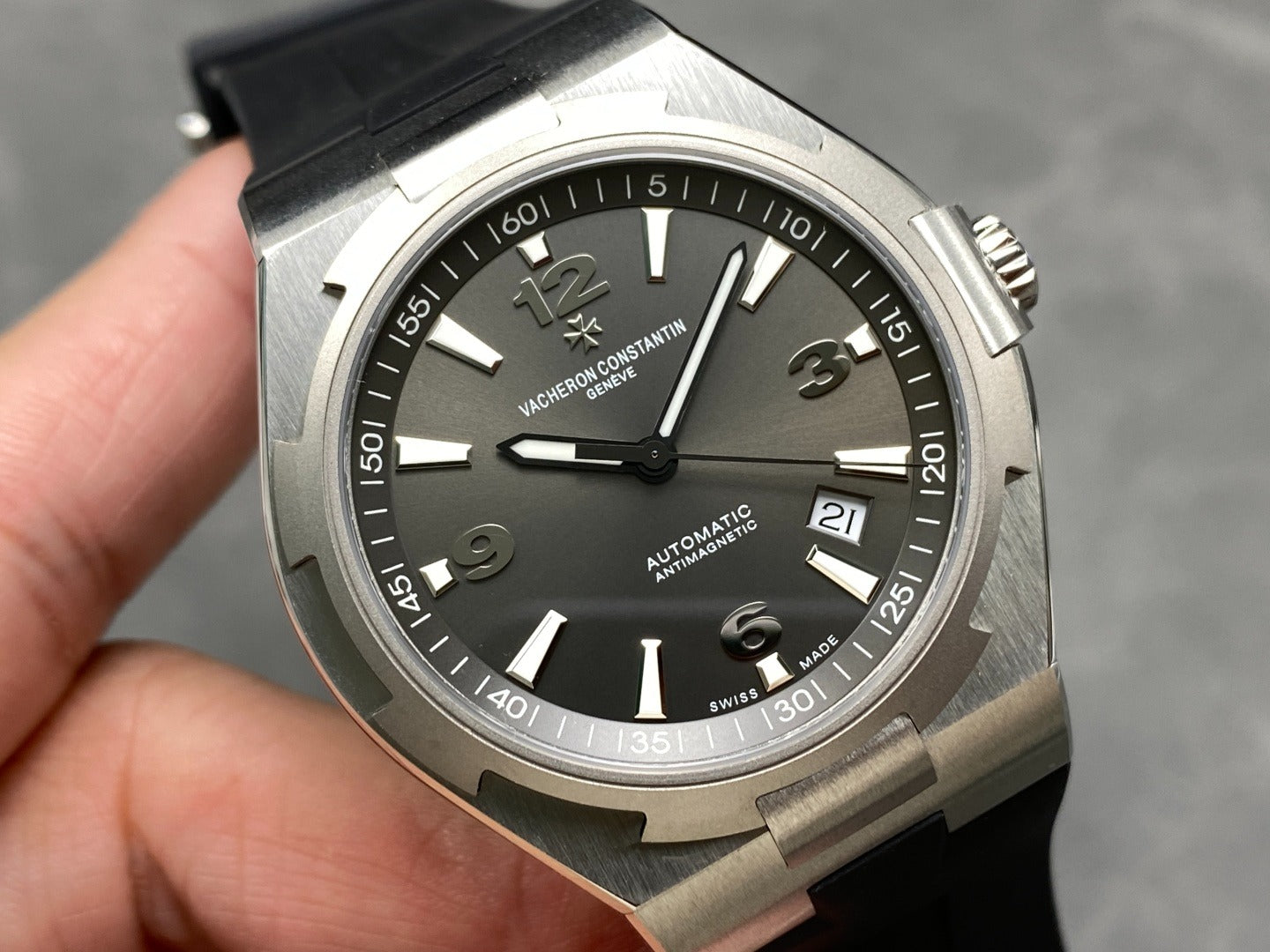 Vacheron Constantin Overseas 47040/000W-9500