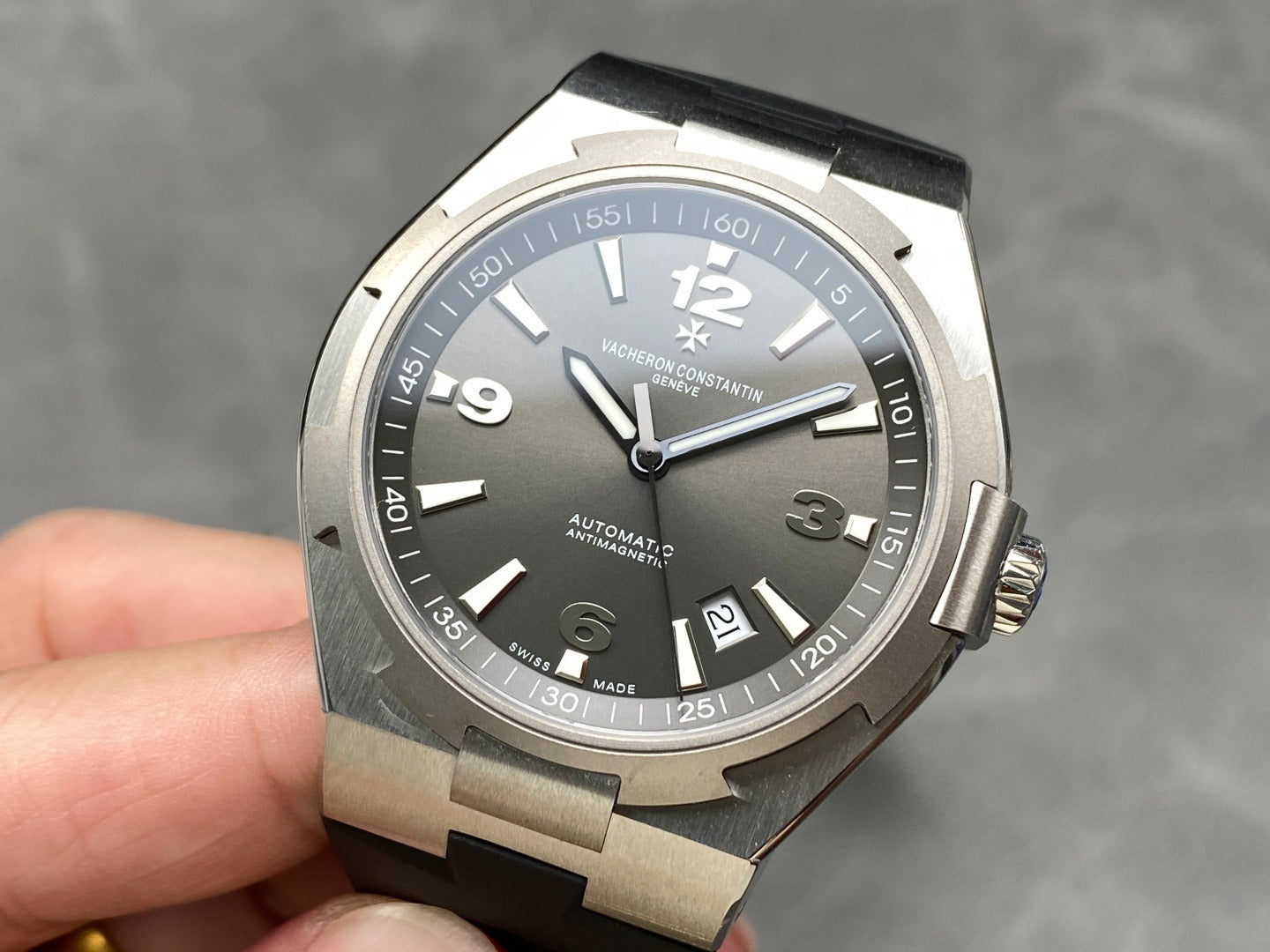 Vacheron Constantin Overseas 47040/000W-9500