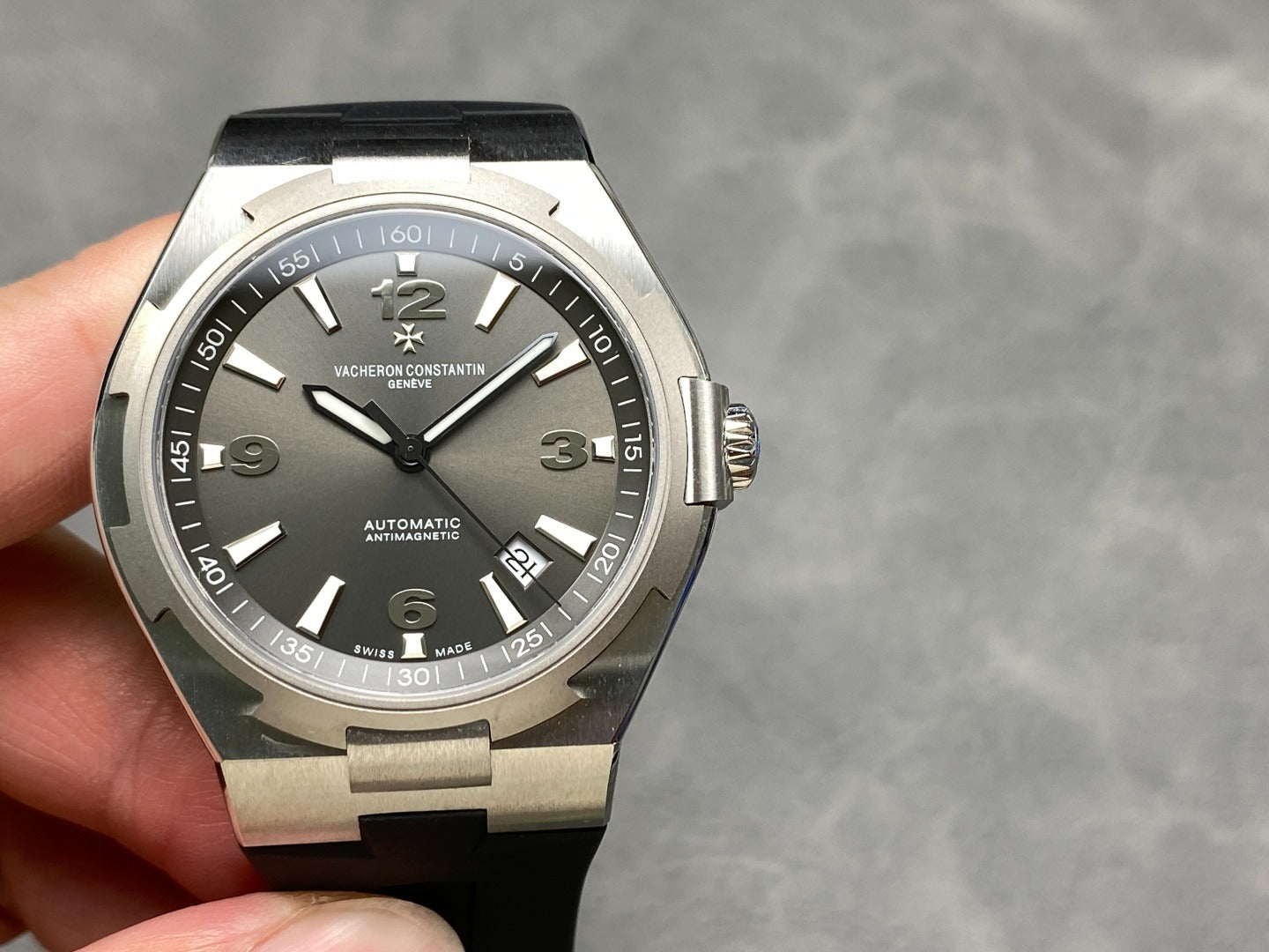 Vacheron Constantin Overseas 47040/000W-9500