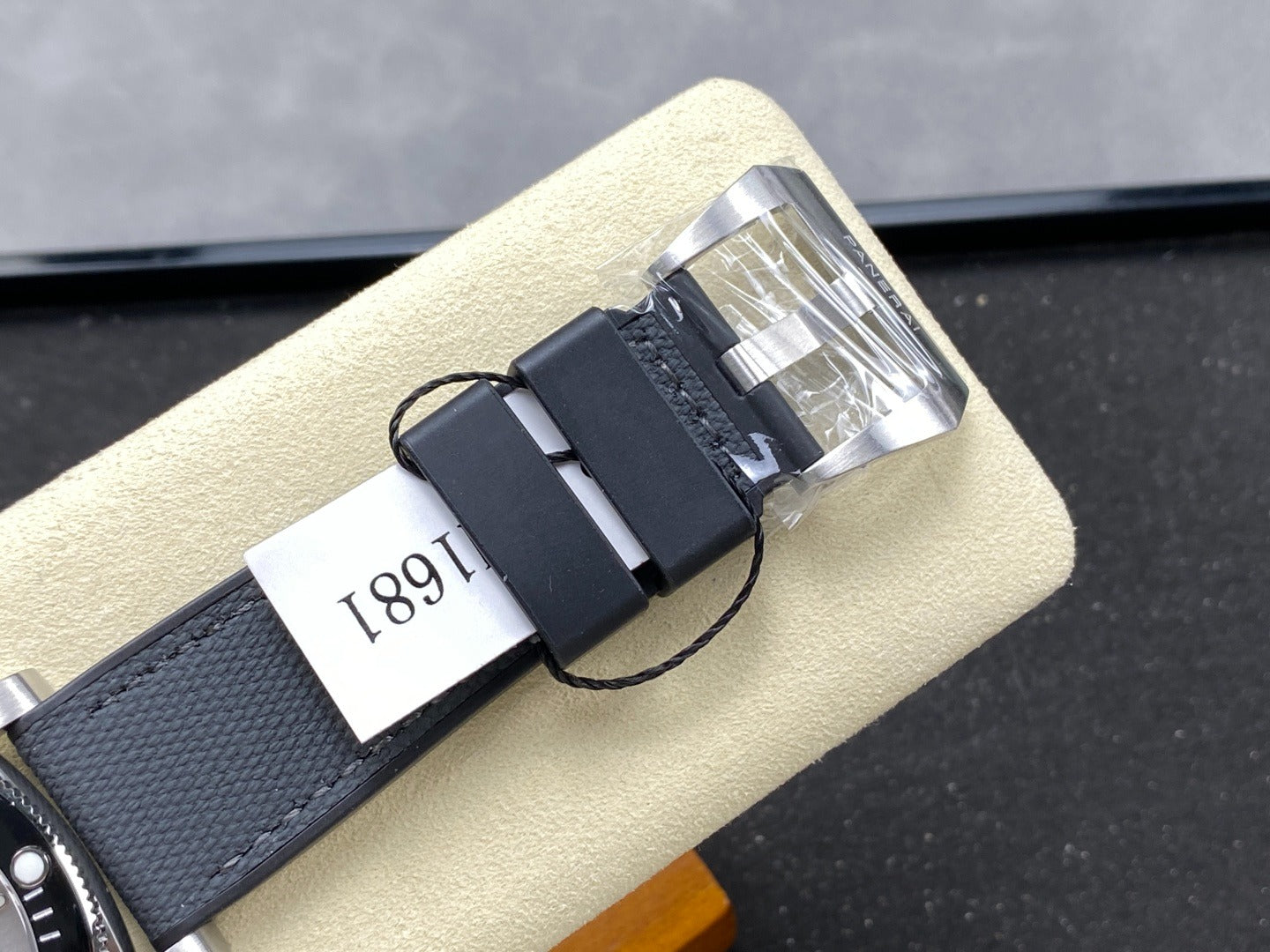 Panerai Submersible Luna Rossa Pam01579 PAM 01579