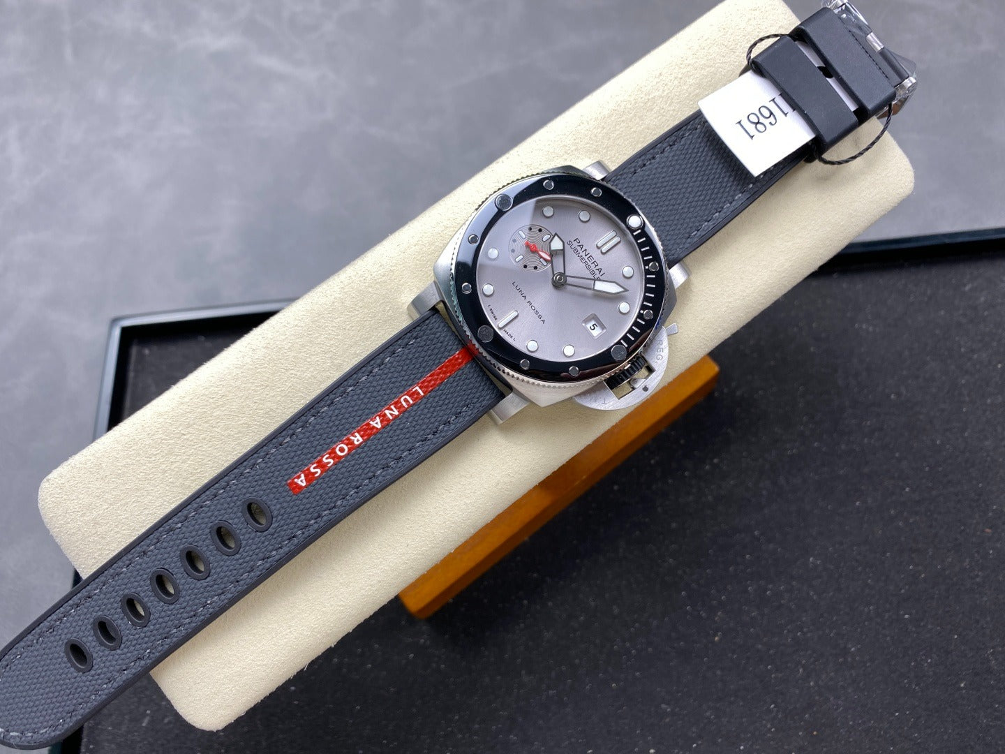 Panerai Submersible Luna Rossa Pam01579 PAM 01579