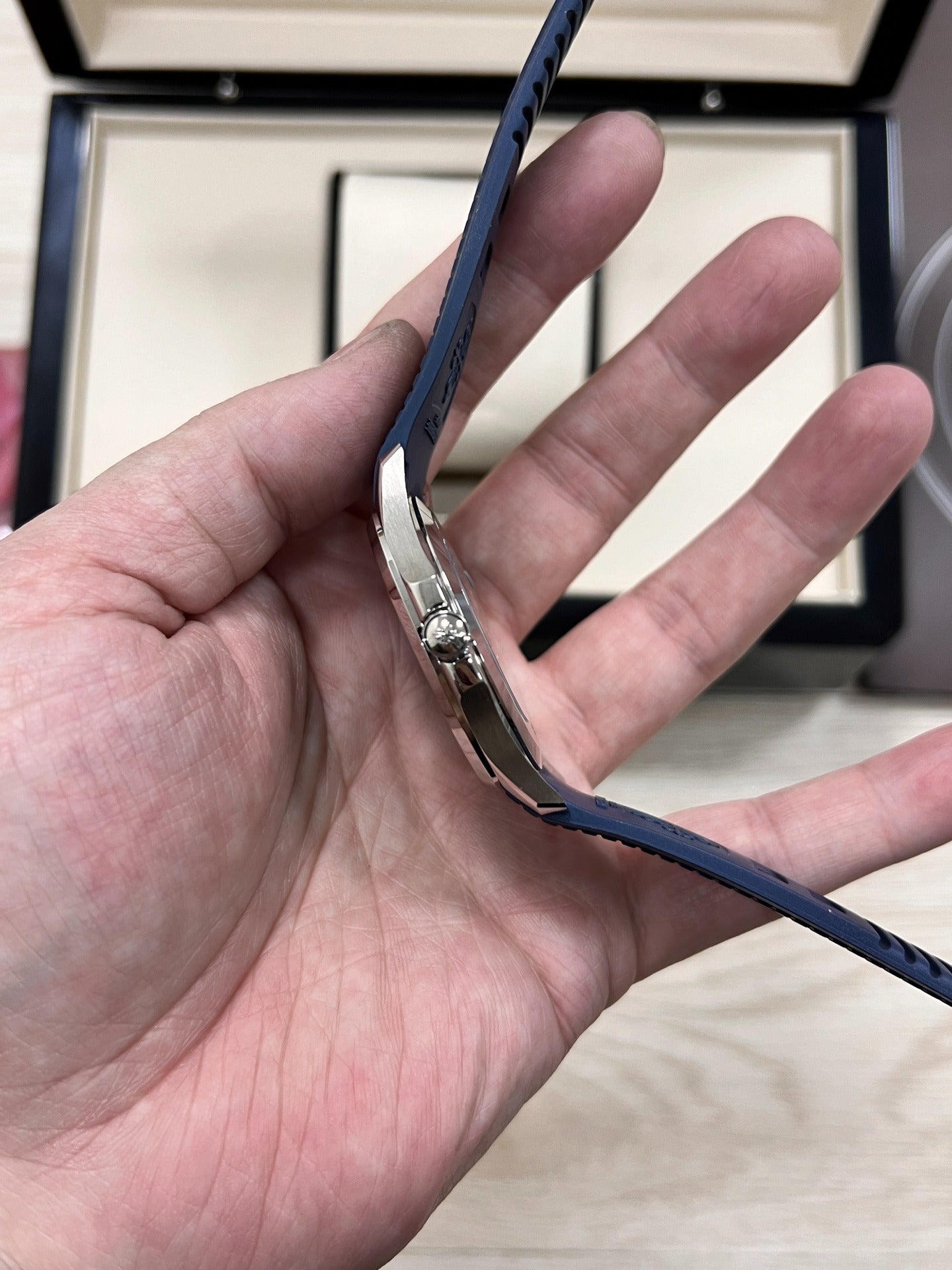 Patek Philippe Aquanaut 5168G-001 — La elegancia azul del tiempo moderno