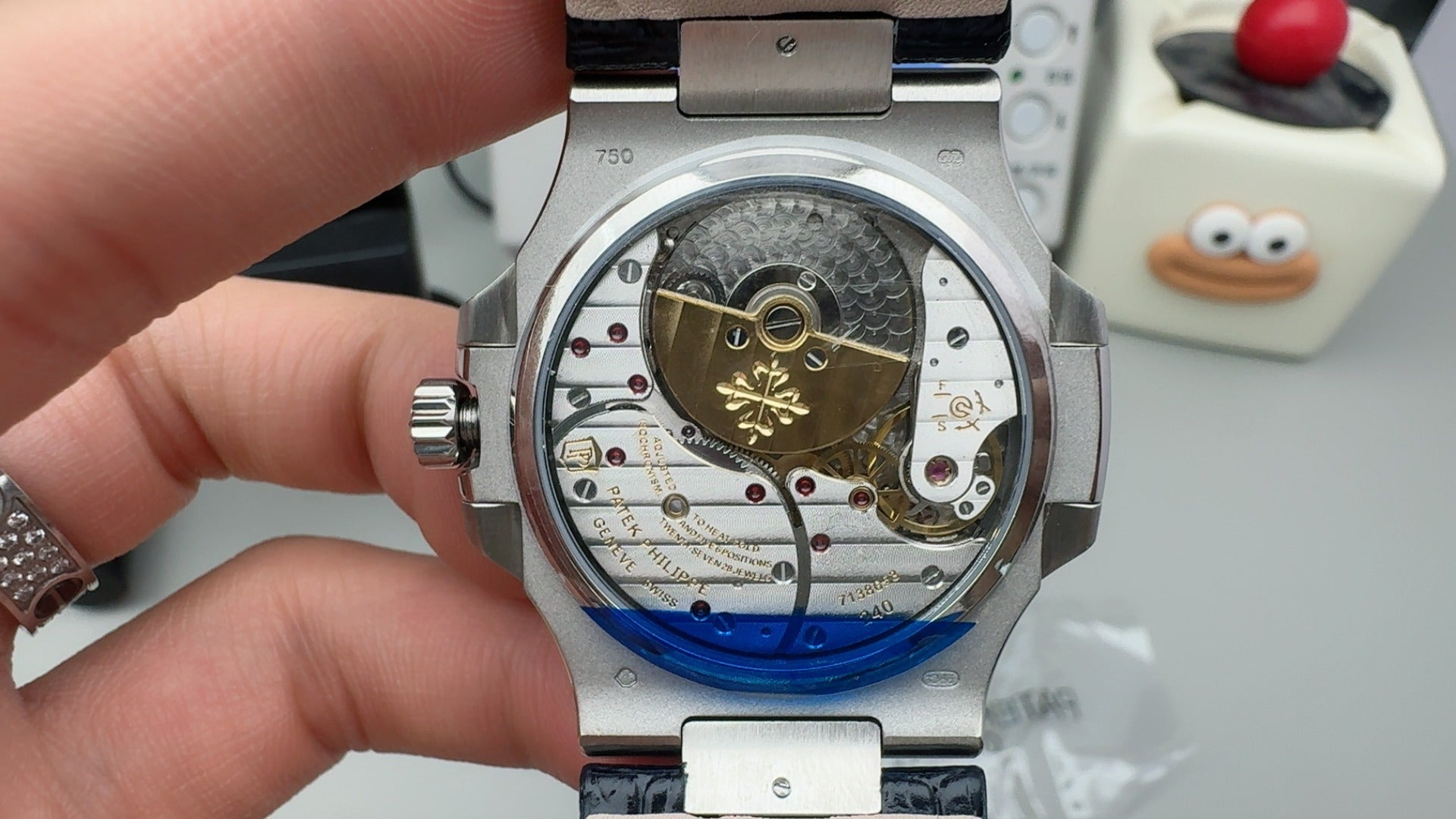 Patek Philippe Nautilus Ref. 5724 — Oro Blanco con Diamantes Baguette