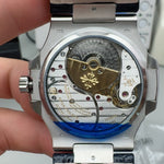 Patek Philippe Nautilus Ref. 5724 — Oro Blanco con Diamantes Baguette