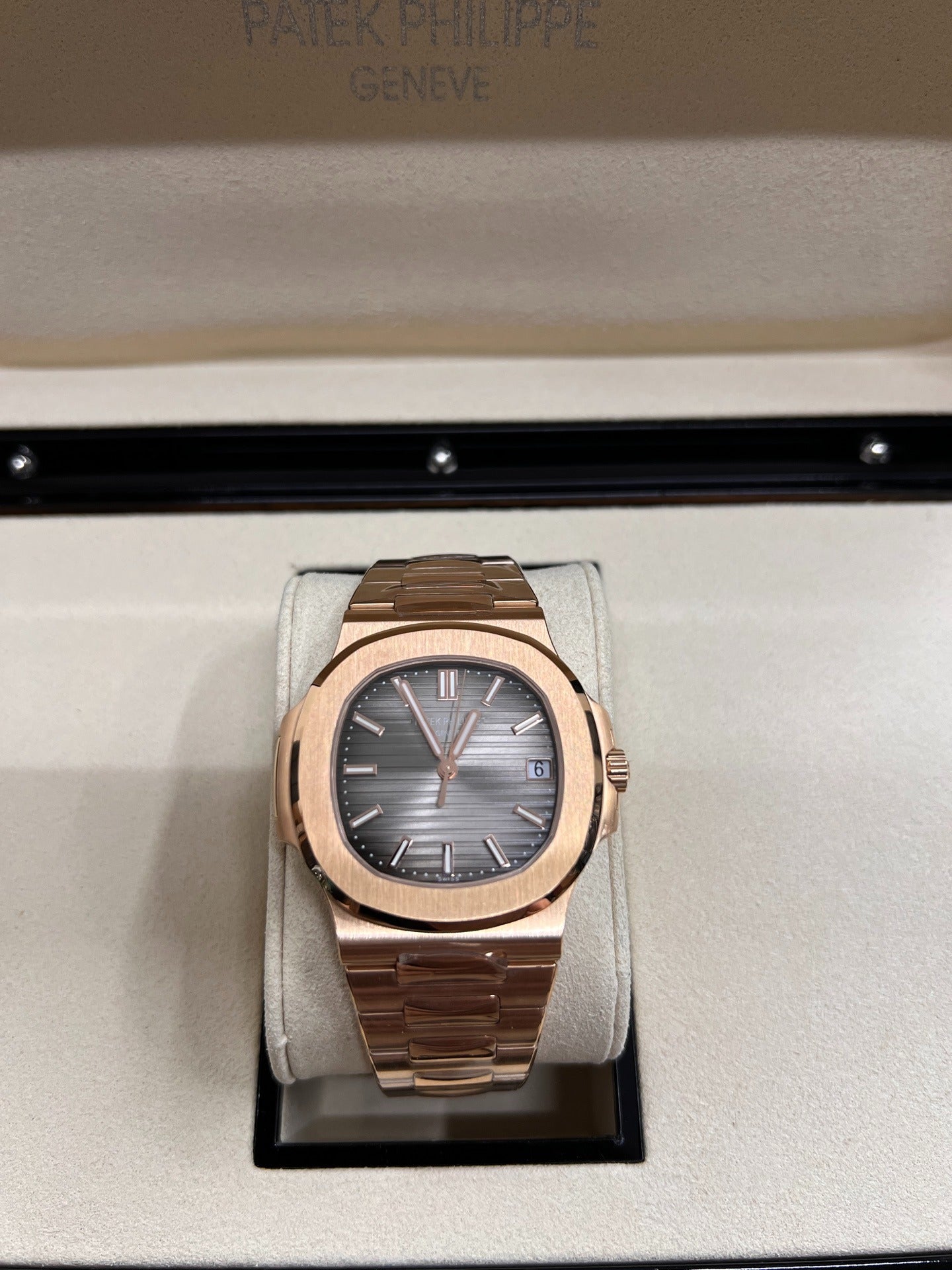 Patek Philippe Nautilus 5711R-001 — Oro Rosa de 18 Quilates, 40 mm