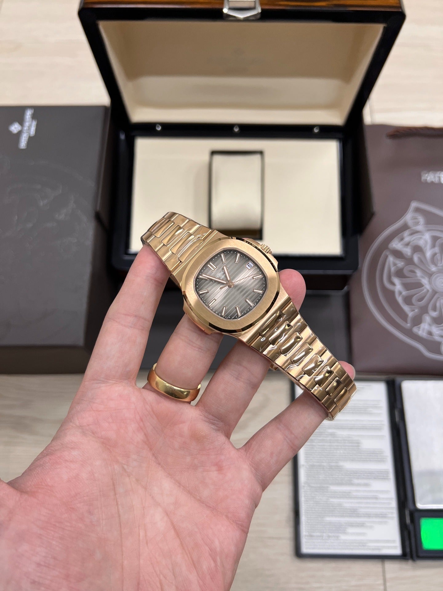 Patek Philippe Nautilus 5711R-001 — Oro Rosa de 18 Quilates, 40 mm