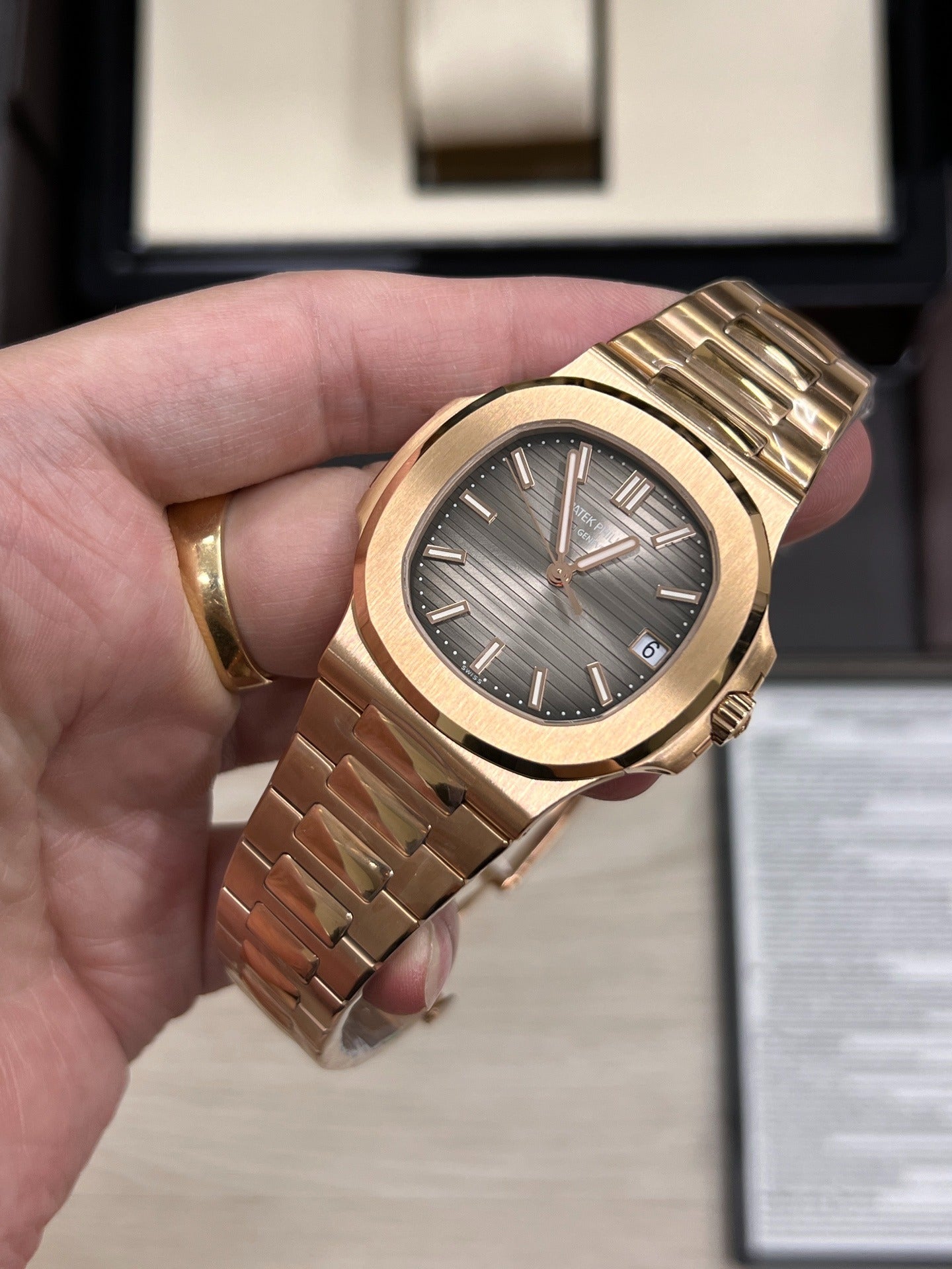 Patek Philippe Nautilus 5711R-001 — Oro Rosa de 18 Quilates, 40 mm