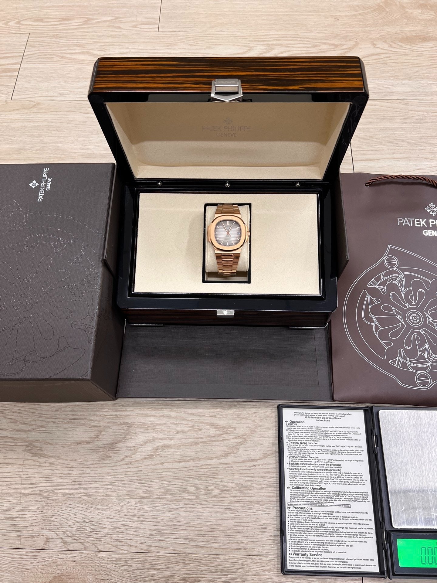 Patek Philippe Nautilus 5711R-001 — Oro Rosa de 18 Quilates, 40 mm