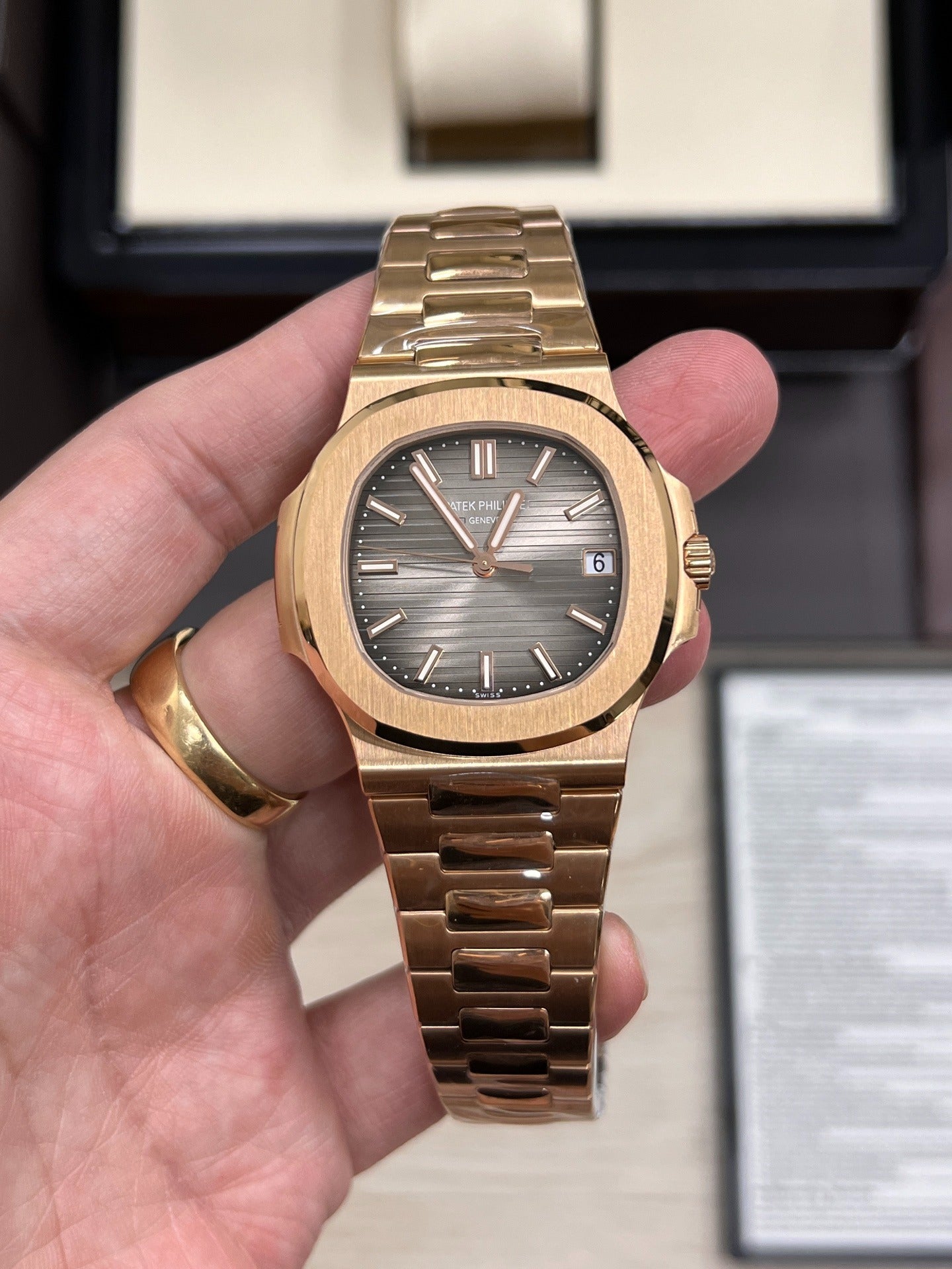 Patek Philippe Nautilus 5711R-001 — Oro Rosa de 18 Quilates, 40 mm